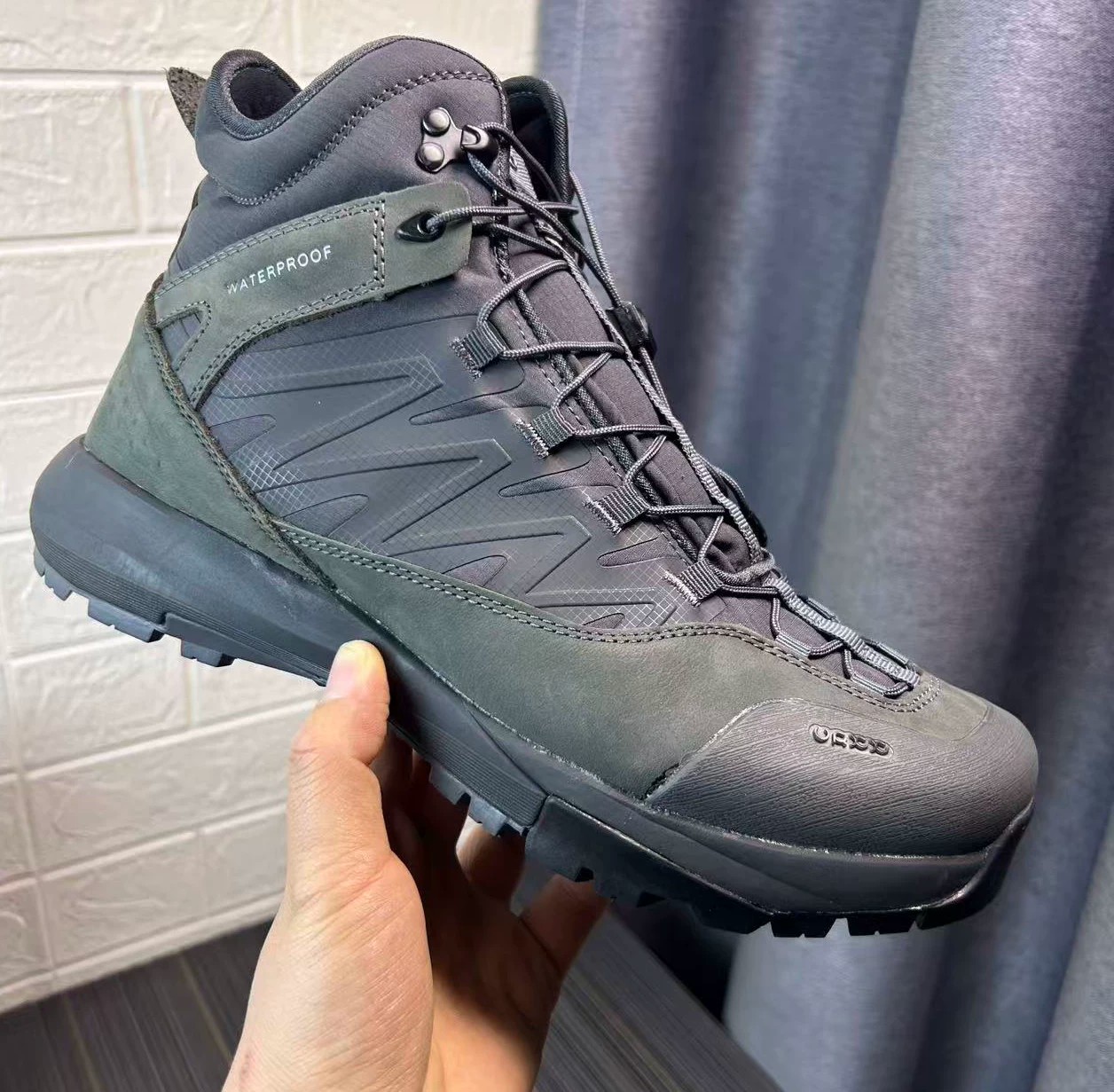 Streetwear Brand Designs - High Top Hiking Leather Shoes Men